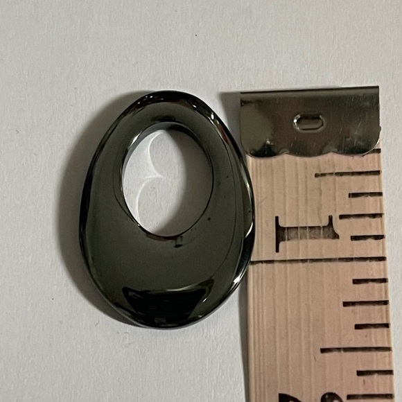 Black Polished Open Tear Drop Stone Pendant - Picture 4 of 4